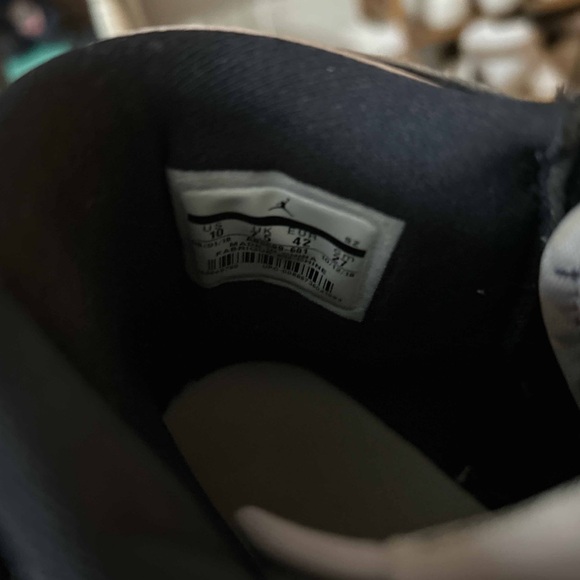 Women’s Jordans - Picture 7 of 10